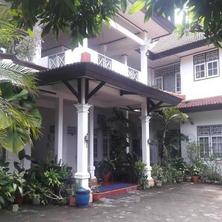 Hotel Airlangga 마타람 외부 사진