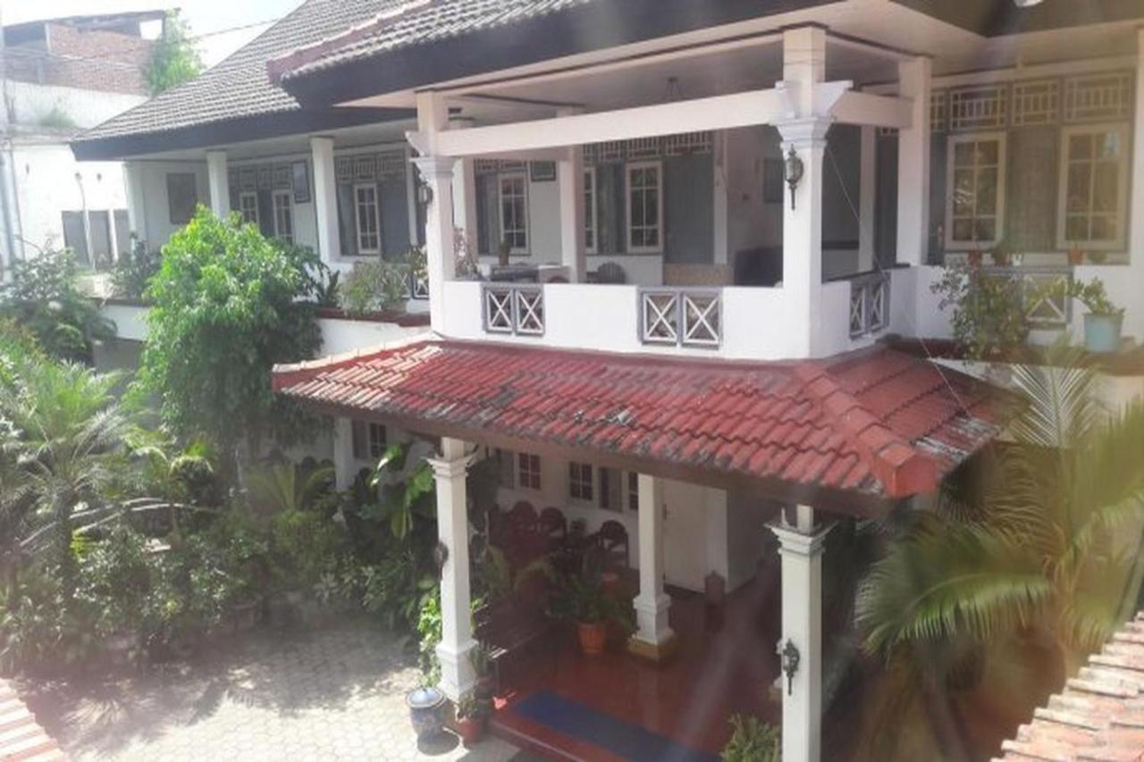 Hotel Airlangga 마타람 외부 사진