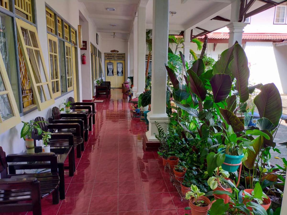 Hotel Airlangga 마타람 외부 사진